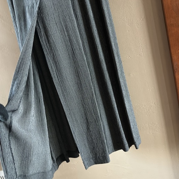 Express Sz 1-2 dress, adjustable straps, 3 buttons and slit - Picture 6 of 16